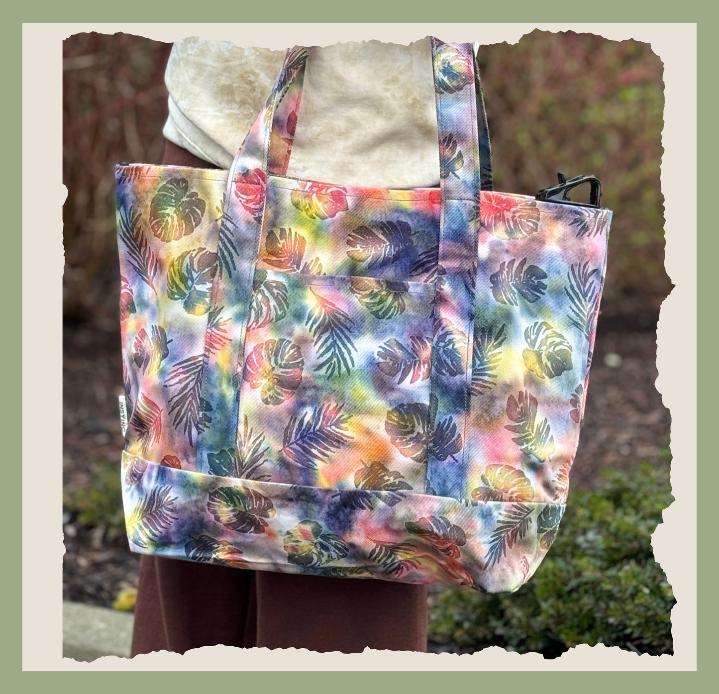 Heritage Tote – Crimson Forest | Handcrafted in Bali
